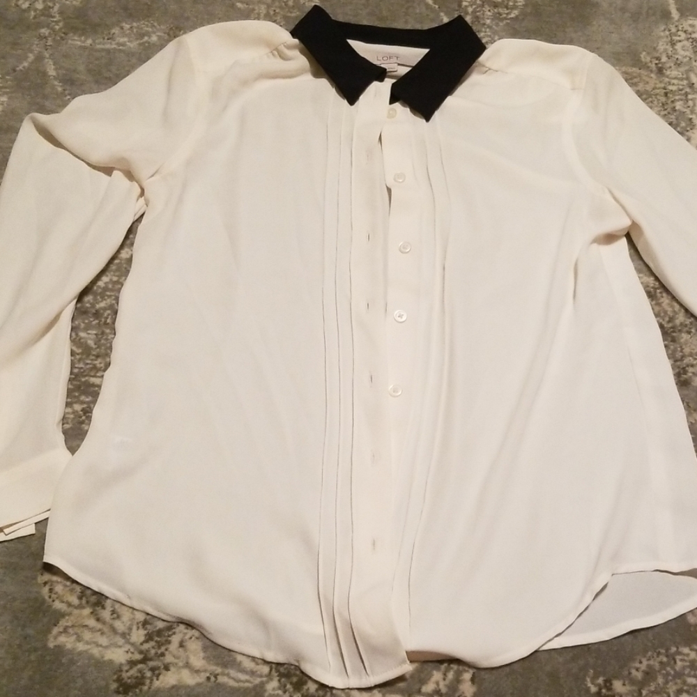 Loft cream button down w/navy collar detail XSmall